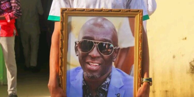Hommage à Ibrahima Sory Marco Bah : une figure emblématique du journalisme culturel s’est éteint ( Par Minkael BARRY)