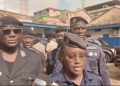 Trafic de migrants : la police guinéenne démantèle un réseau opérant depuis une fausse ambassade en Sierra Leone