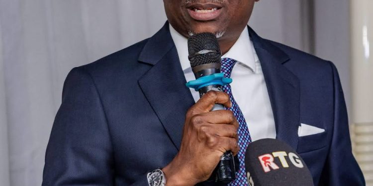 Guinée : le ministre a procédé à l’ouverture officielle des travaux de la 𝐑𝐞𝐯𝐮𝐞 𝐬𝐞𝐜𝐭𝐨𝐫𝐢𝐞𝐥𝐥𝐞 𝐜𝐨𝐧𝐣𝐨𝐢𝐧𝐭𝐞 𝐝𝐞 𝐥’𝐞́𝐝𝐮𝐜𝐚𝐭𝐢𝐨𝐧